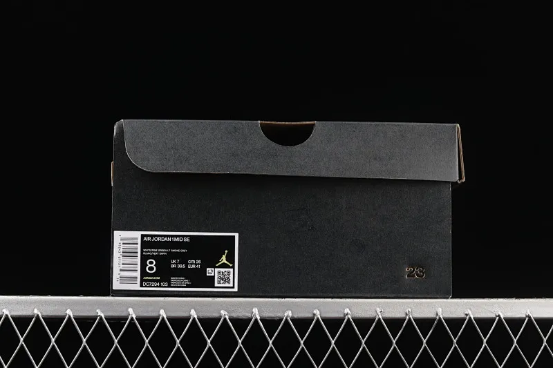 All categories Air Jordan Jordan series basketball shoes Air Jordan 1 Mid G version pure original Air Jordan 1 Mid AJ1 Joe 1 white gray green mid-top basketball shoes DC7294-103
